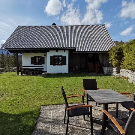 Pocitniska Hisa Uskovnica Alpesi faház *