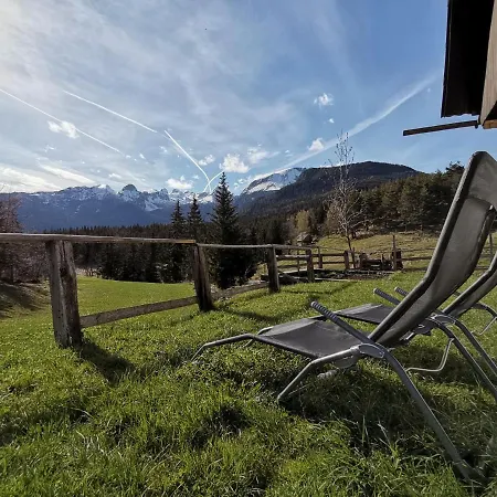 Pocitniska Hisa Uskovnica Alpesi faház *