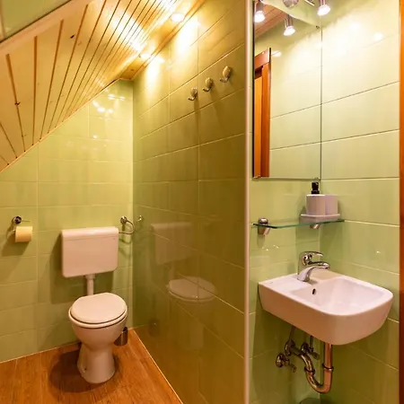 Alpesi faház Pocitniska Hisa Uskovnica