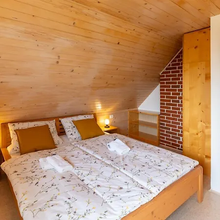 Pocitniska Hisa Uskovnica Chalet